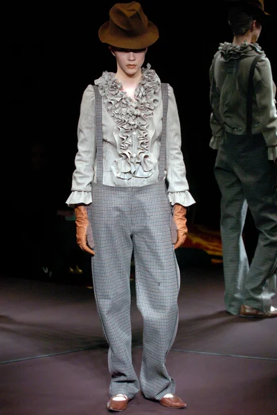 Look 10